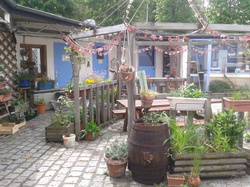 Ce lieu se trouve dans la cour-jardin de l'Espace Jeunes <a style='color: #fff;' href='/uploaded/photo/-51939d1ce522e.jpg'>(Télécharger)</a>