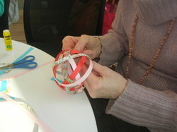  <a style='color: #fff;' href='/uploaded/photo/atelier-deco-de-noel-en-papier-5bf1c1f6dcfd6.jpg'>(Télécharger)</a>