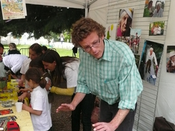 Bruno avec les enfants et les anciens <a style='color: #fff;' href='/uploaded/photo/les-potes-ages-de-maisons-laffitte-51ca8a3ea3b86.jpg'>(Télécharger)</a>