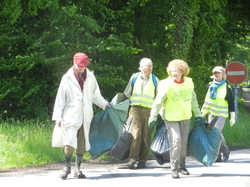  <a style='color: #fff;' href='/uploaded/photo/nettoyage-foret-25-mai-2013-51b5df668e20f.jpg'>(Télécharger)</a>