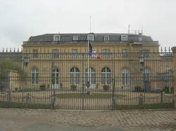 Le château du Val, propriété des membres de la Légion d'Honneur. Hôtel restaurant. <a style='color: #fff;' href='/uploaded/photo/randonnee-a-la-boussole-5bd5d7c98f430.jpg'>(Télécharger)</a>