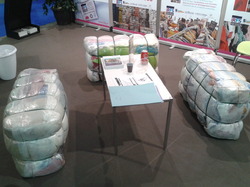 Balles de textiles utilisées en sièges <a style='color: #fff;' href='/uploaded/photo/salon-des-maires-et-des-collectivites-locales-50af21e01b7df.jpg'>(Télécharger)</a>